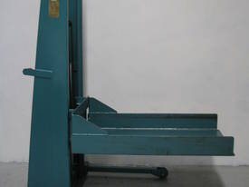 Atom 500kg Manual Heay Duty Die Lift with Roller - picture1' - Click to enlarge