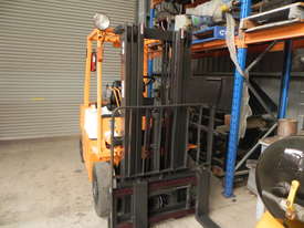 Toyota 2 ton container mast Forklift - picture0' - Click to enlarge