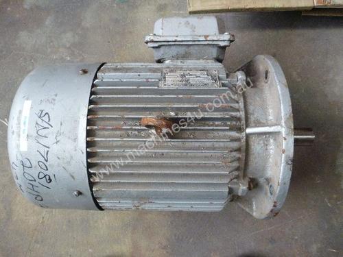 CMG 20HP 3 PHASE ELECTRIC MOTOR/ 2900RPM