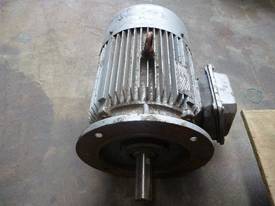 CMG 20HP 3 PHASE ELECTRIC MOTOR/ 2900RPM - picture1' - Click to enlarge