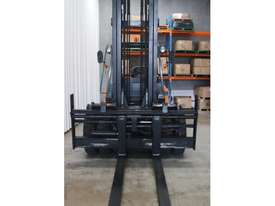 TOYOTA DIESEL USED FORKLIFT - picture0' - Click to enlarge
