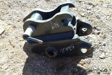 Custom Suits Hitachi ZXee Quick Hitch Attachments