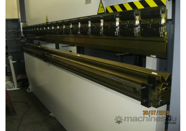 caption SHAW - YSD 4 metre x 165 Ton PPTK Hydraulic Pressbrake