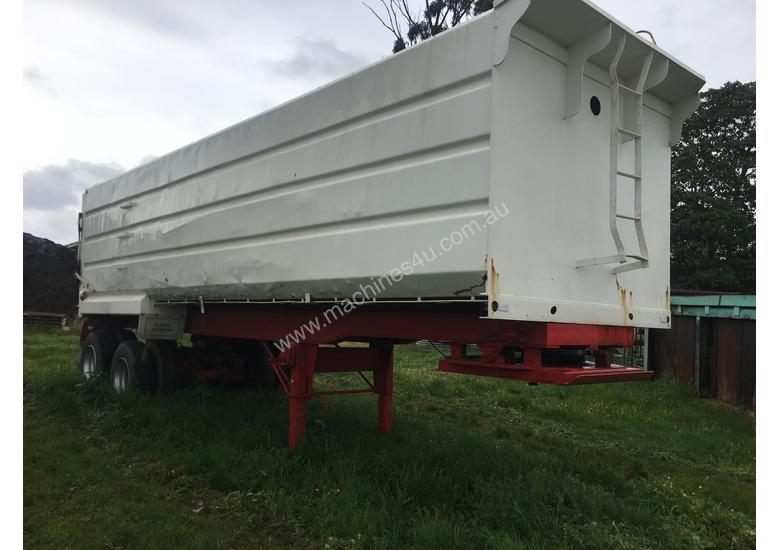 caption Semi Tipper QRTT Chassis