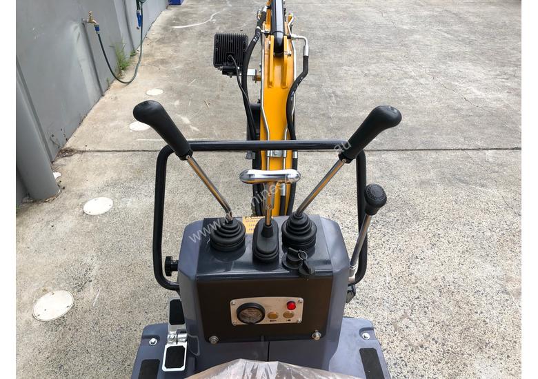 caption Ozziquip 700D Mini Excavator