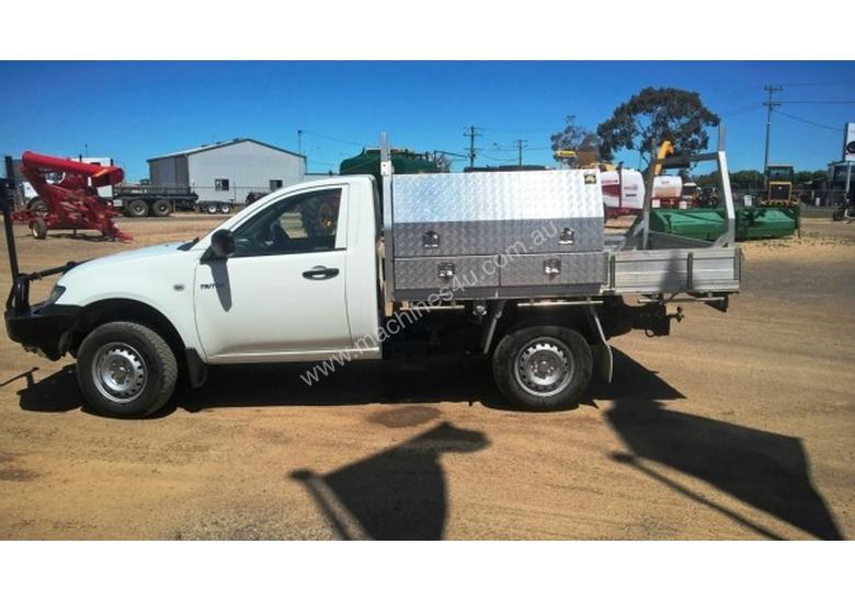 caption Mitsubishi TRITON Utility Light Commercial