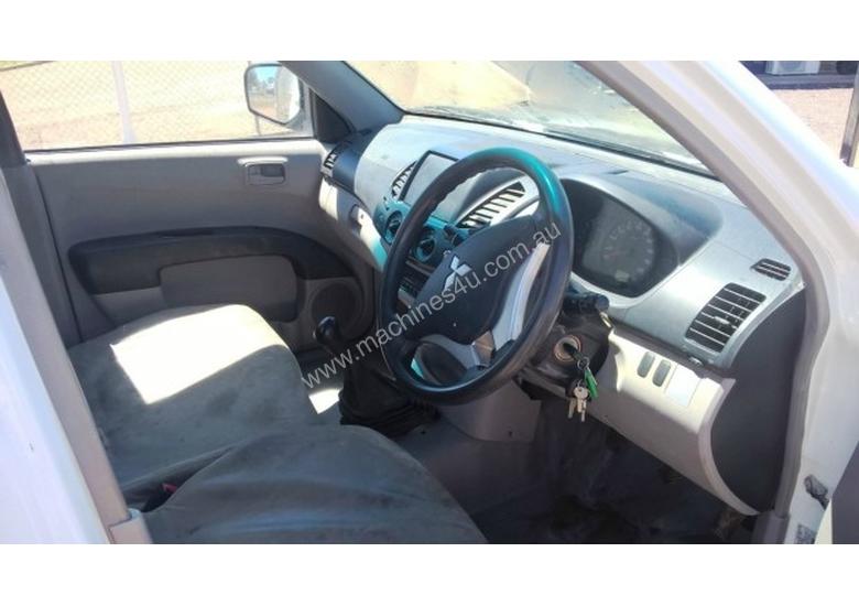 caption Mitsubishi TRITON Utility Light Commercial