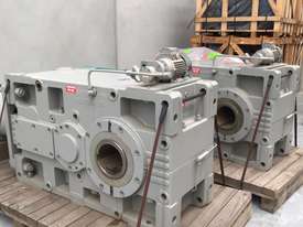 85 kw 115 hp 111.2 Ratio Reduction Gearbox Bonfiglioli - picture0' - Click to enlarge