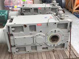 85 kw 115 hp 111.2 Ratio Reduction Gearbox Bonfiglioli - picture0' - Click to enlarge