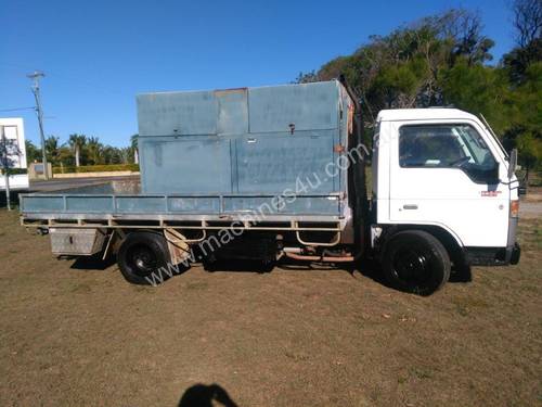 1995 Ford Trader 0409 Series Light Tray truck, Has RWC
