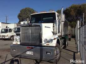 2010 Western Star 4800FX - picture1' - Click to enlarge