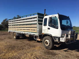 Isuzu 950 Long Tray Truck - picture0' - Click to enlarge