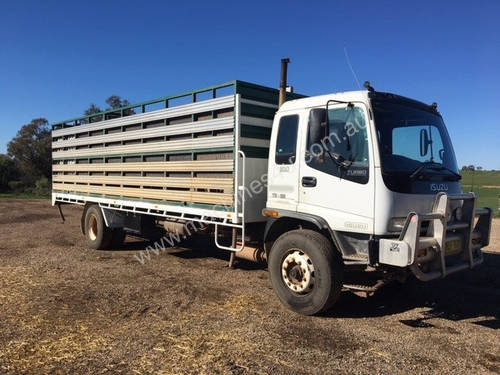 Isuzu 950 Long Tray Truck