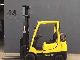 HYSTER H 2.0TX Counterbalance Forklift with Side-shift Refurbished & Repainted - picture0' - Click to enlarge
