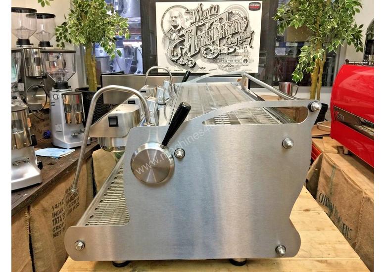 Used sabre SYNESSO SABRE 3 GROUP STAINLESS ESPRESSO COFFEE MACHINE