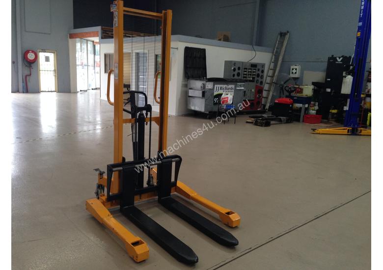 caption BRAND NEW Hangcha Manual stacker