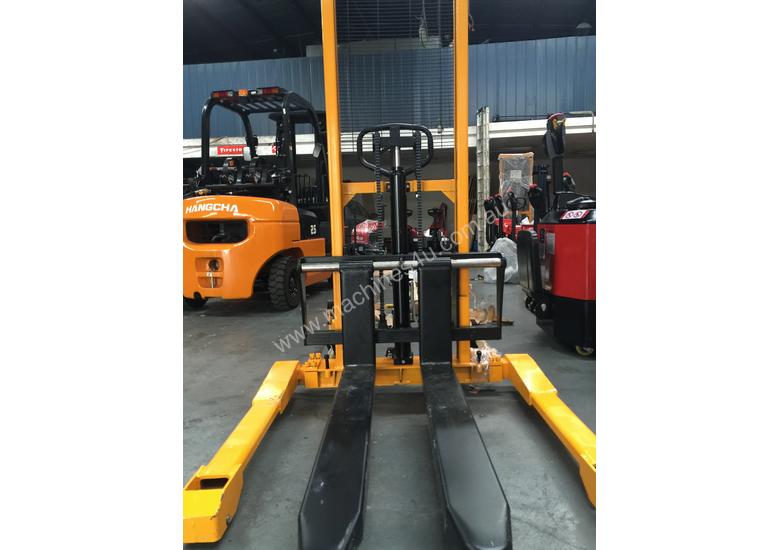 caption BRAND NEW Hangcha Manual stacker