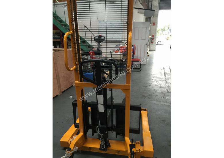 caption BRAND NEW Hangcha Manual stacker