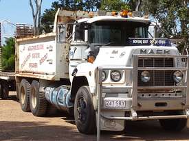 Mack Tipper Combo - picture0' - Click to enlarge