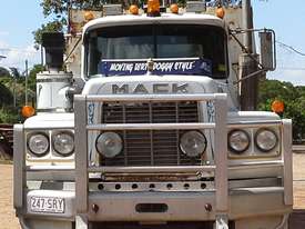Mack Tipper Combo - picture1' - Click to enlarge