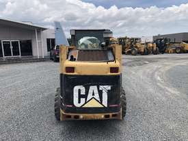 Caterpillar 236B Skid Steer Loader - picture1' - Click to enlarge