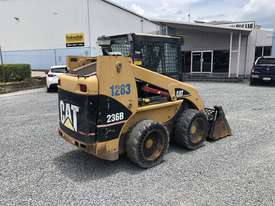 Caterpillar 236B Skid Steer Loader - picture2' - Click to enlarge