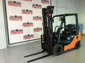 2009 TOYOTA 8FG18 5500MM MAST DUAL FUEL LPG/PETROL ONLY 2389 HOURS  - picture1' - Click to enlarge