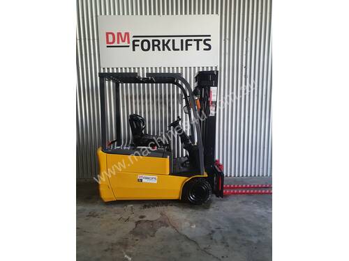 TCM 3 Wheel 1.8T Electric with Container Mast