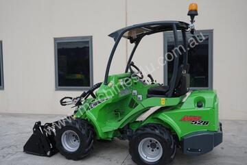 Avant 528 Articulated Mini Loader w Telescopic Boom & 4-in-1 Bucket