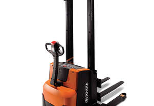 Toyota   SWE120S Walkie Stacker