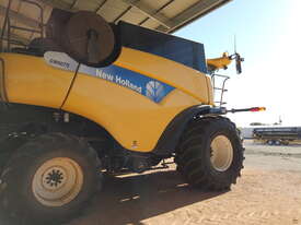 2009 New Holland CR9070 Combine - Base Unit - picture1' - Click to enlarge