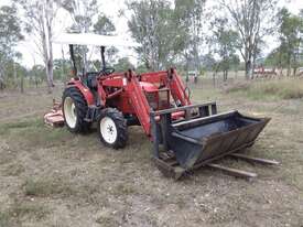 4x4 tractor with FEL - picture0' - Click to enlarge