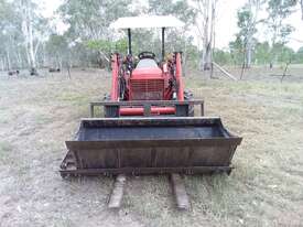4x4 tractor with FEL - picture1' - Click to enlarge