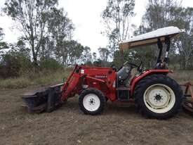 4x4 tractor with FEL - picture2' - Click to enlarge