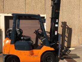 Toyota 1.8 ton Forklift  - picture0' - Click to enlarge