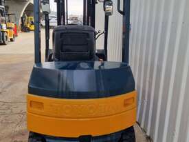 Toyota 2.5T Electric 4 Wheel Counterbalance Forklift with new batteries - picture2' - Click to enlarge