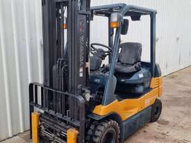 Toyota 2.5T Electric 4 Wheel Counterbalance Forklift with new batteries - picture0' - Click to enlarge