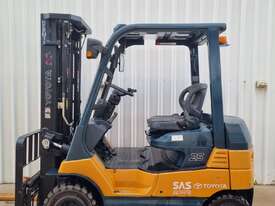 Toyota 2.5T Electric 4 Wheel Counterbalance Forklift with new batteries - picture0' - Click to enlarge