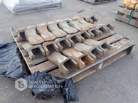 PALLET COMPRISING OF BUCKET TEETH (UNUSED) - picture0' - Click to enlarge