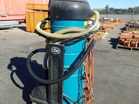 2005 NILFISK CFM137 INDUSTRIAL VACUUM CLEANER - picture0' - Click to enlarge