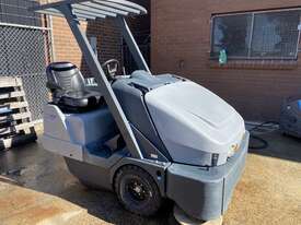 Nilfisk SW8000 Sweeper 2500 hours DIESEL - picture0' - Click to enlarge