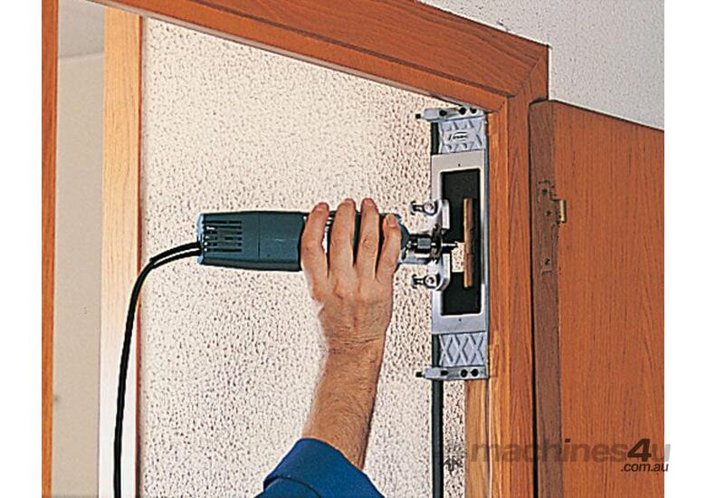 caption AO93 Three-Body Template Holder For Fitting Hinges 3600000 by Virutex