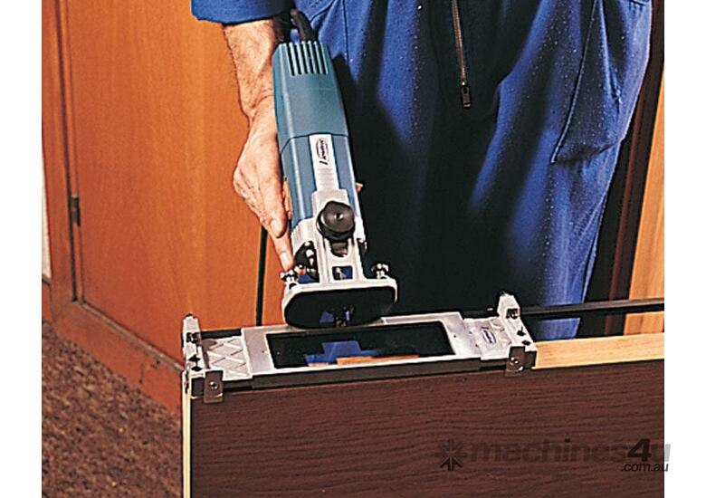 caption AO93 Three-Body Template Holder For Fitting Hinges 3600000 by Virutex