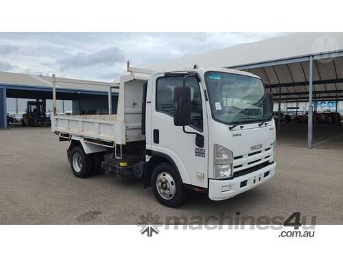 Isuzu NPR200