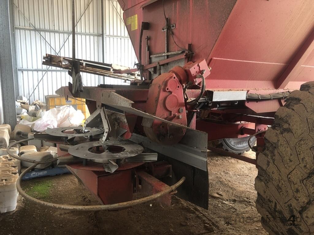 Used 2018 John Deere 2018 Bredal K135 Fert Spreaders Farm Spreaders in