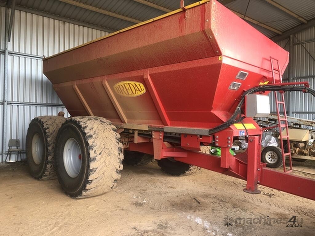 Used 2018 John Deere 2018 Bredal K135 Fert Spreaders Farm Spreaders in