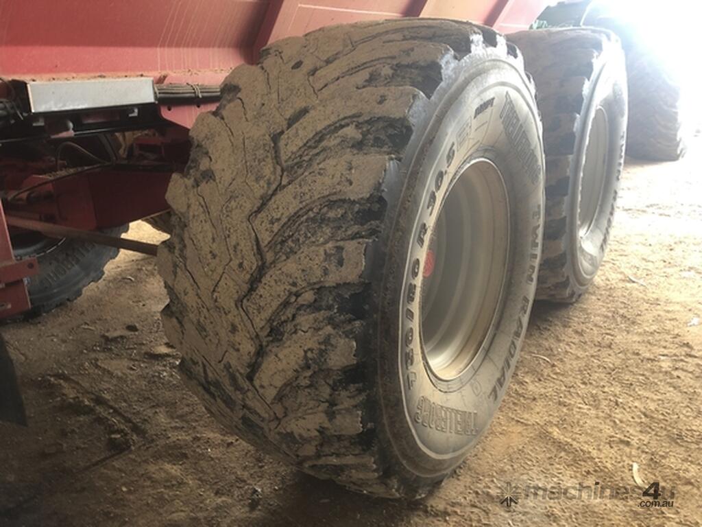 Used 2018 John Deere 2018 Bredal K135 Fert Spreaders Farm Spreaders in