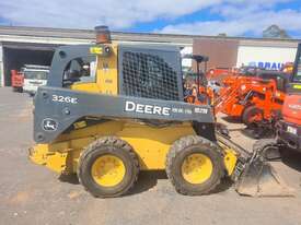 Used John Deere 326E - picture1' - Click to enlarge