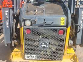 Used John Deere 326E - picture2' - Click to enlarge