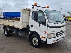 Hino 300 - picture0' - Click to enlarge